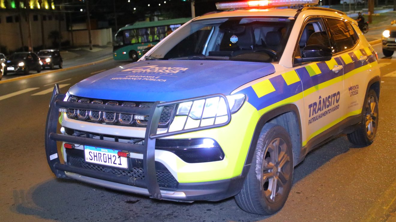 Jovem é atropelada por motociclista que foge sem prestar socorro em Ponta Grossa Boca no Trombone Jovem é atropelada por motociclista que foge sem prestar socorro em Ponta Grossa