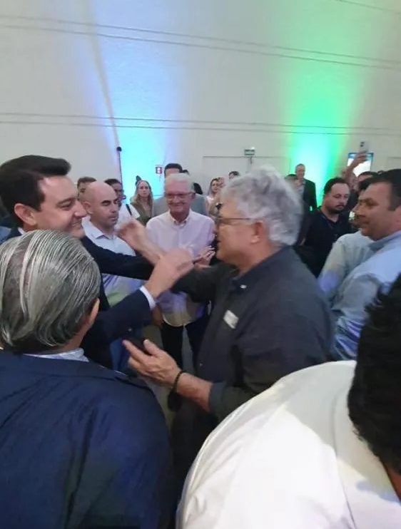 Prefeito de Palmeira garante presença de todos os prefeitos dos Campos Gerais em evento da Itaipu no mês de abril Boca no Trombone Prefeito de Palmeira garante presença de todos os prefeitos dos Campos Gerais em evento da Itaipu no mês de abril