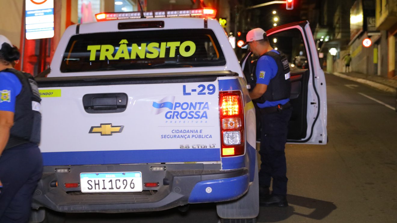 Colisão entre carro e moto na Av. Vicente Machado deixa motociclista ferido em Ponta Grossa Boca no Trombone Colisão entre carro e moto na Av. Vicente Machado deixa motociclista ferido em Ponta Grossa