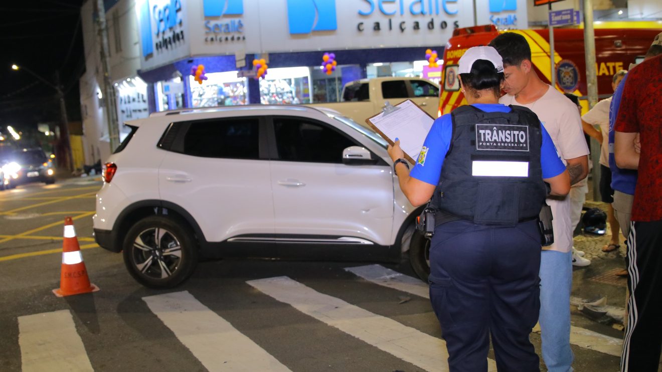 Colisão entre carro e moto na Av. Vicente Machado deixa motociclista ferido em Ponta Grossa Boca no Trombone Colisão entre carro e moto na Av. Vicente Machado deixa motociclista ferido em Ponta Grossa