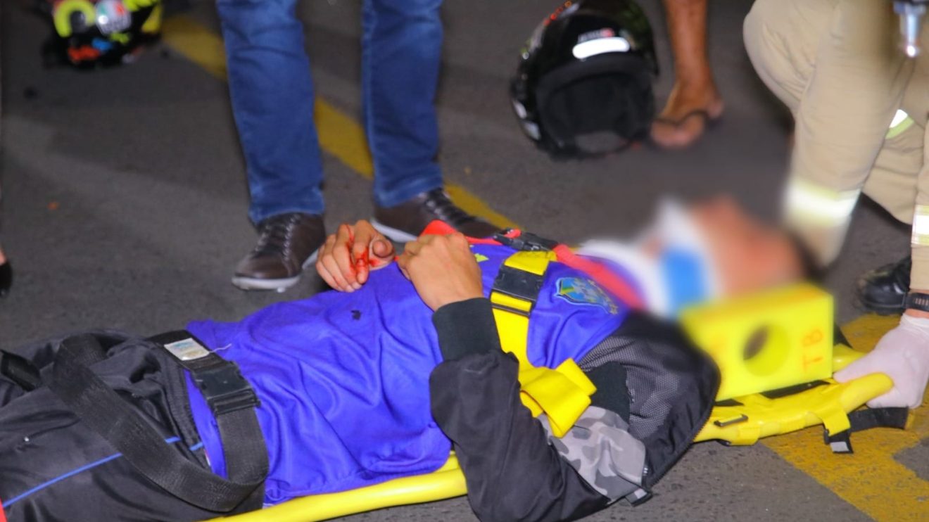 Motociclista é socorrido após acidente na Av. Carlos Cavalcanti em Ponta Grossa Boca no Trombone Motociclista é socorrido após acidente na Av. Carlos Cavalcanti em Ponta Grossa