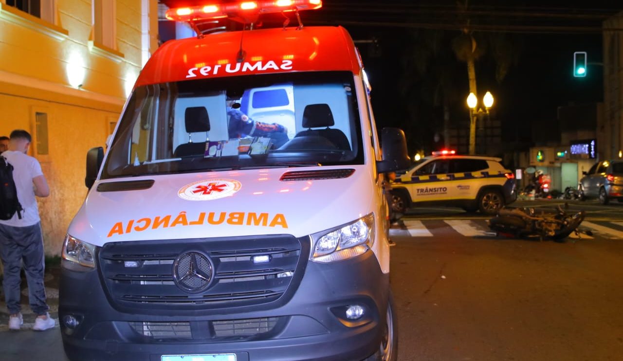 Colisão entre motos em frente ao hospital Santa Casa deixa motoboy ferido em Ponta Grossa Boca no Trombone Colisão entre motos em frente ao hospital Santa Casa deixa motoboy ferido em Ponta Grossa