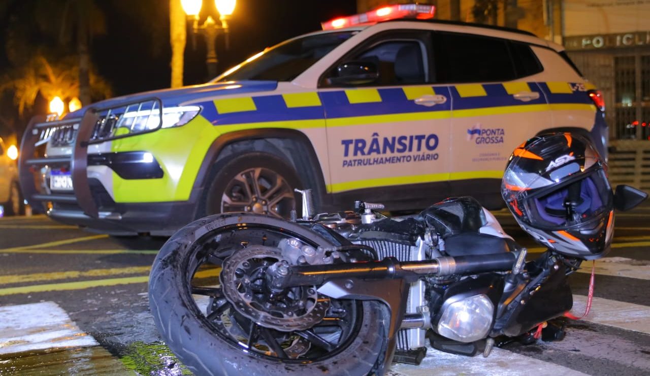 Colisão entre motos em frente ao hospital Santa Casa deixa motoboy ferido em Ponta Grossa Boca no Trombone Colisão entre motos em frente ao hospital Santa Casa deixa motoboy ferido em Ponta Grossa