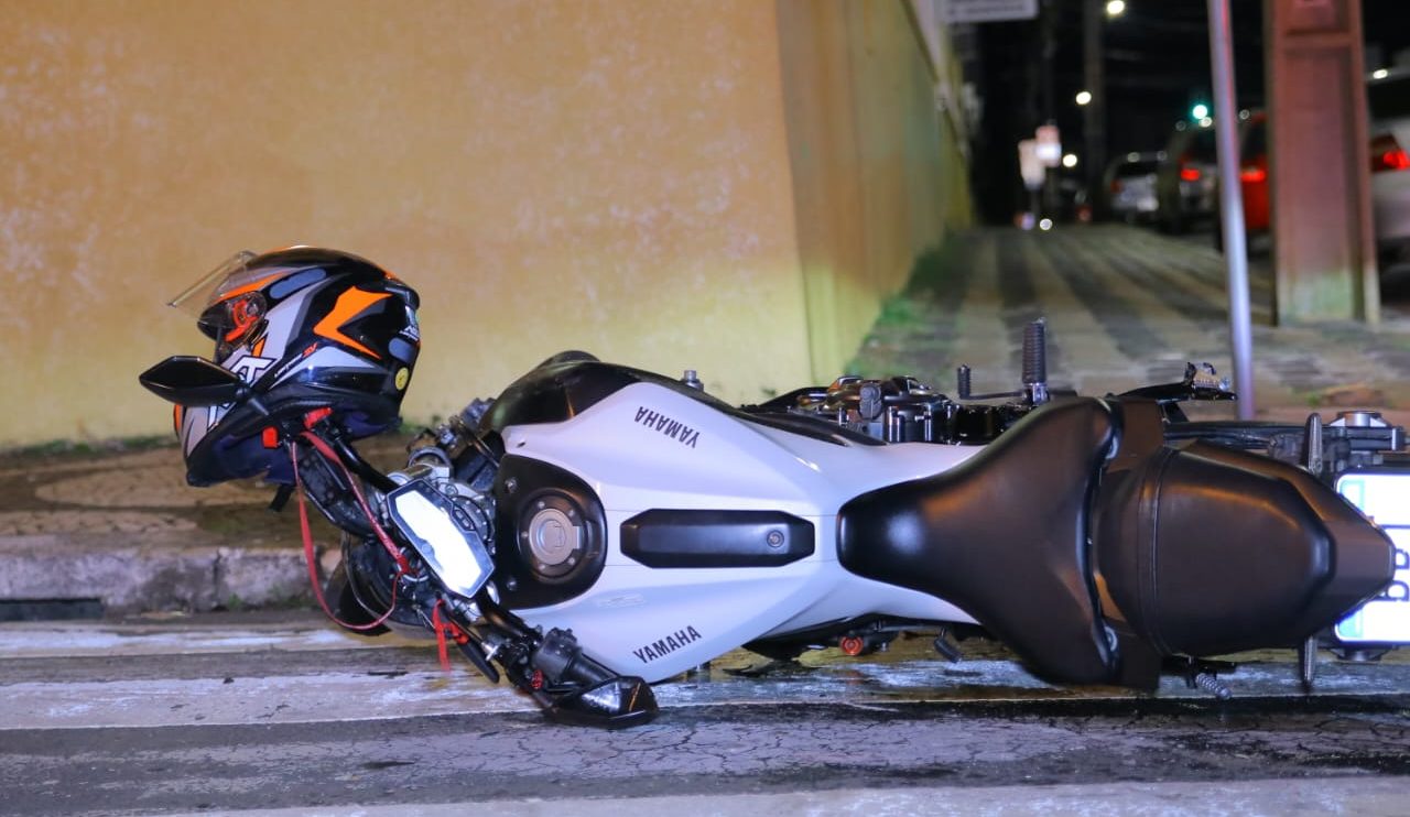 Colisão entre motos em frente ao hospital Santa Casa deixa motoboy ferido em Ponta Grossa Boca no Trombone Colisão entre motos em frente ao hospital Santa Casa deixa motoboy ferido em Ponta Grossa