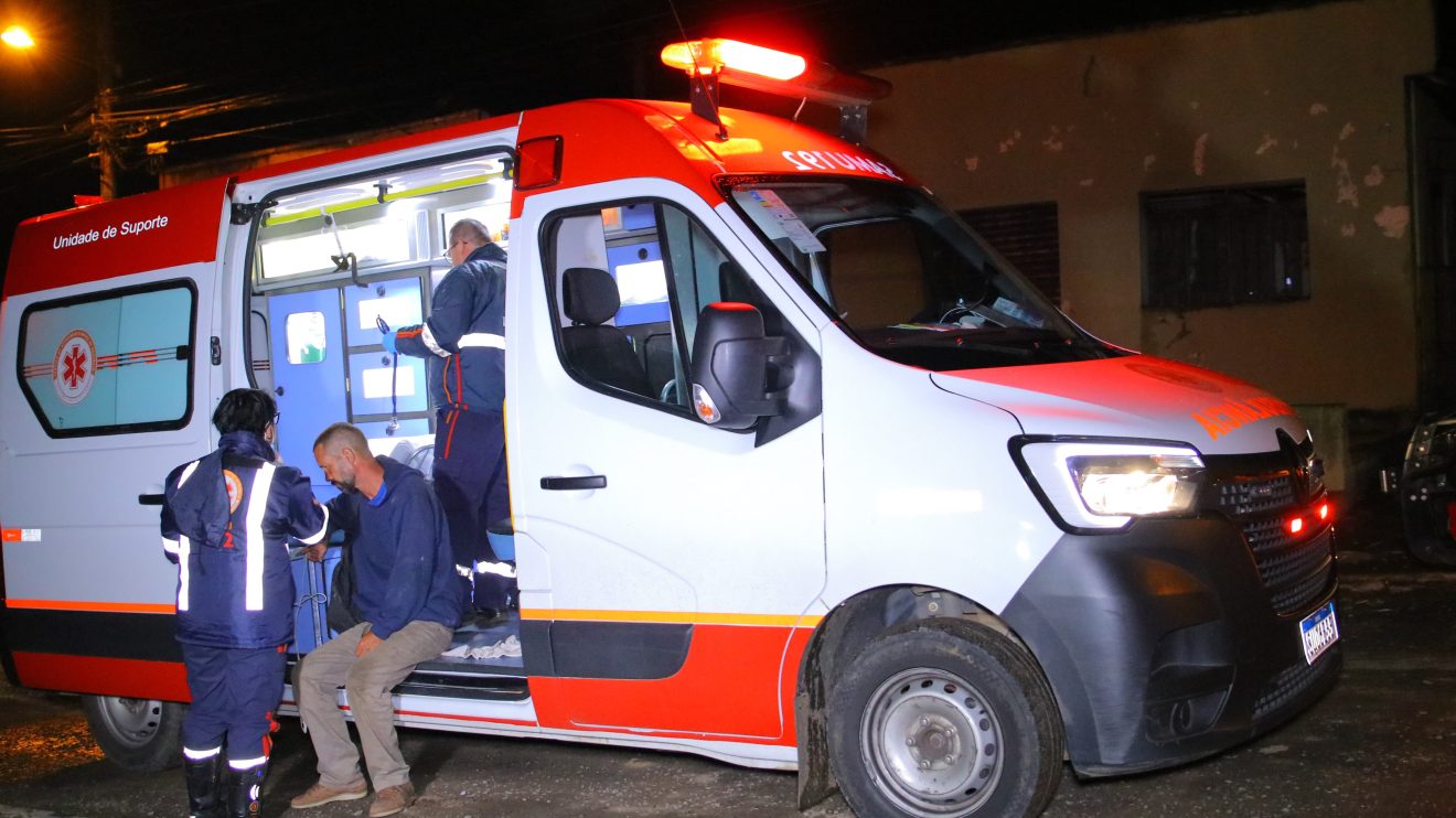 Homem embriagado causa incêndio na residência em bairro de Ponta Grossa Boca no Trombone Homem embriagado causa incêndio na residência em bairro de Ponta Grossa