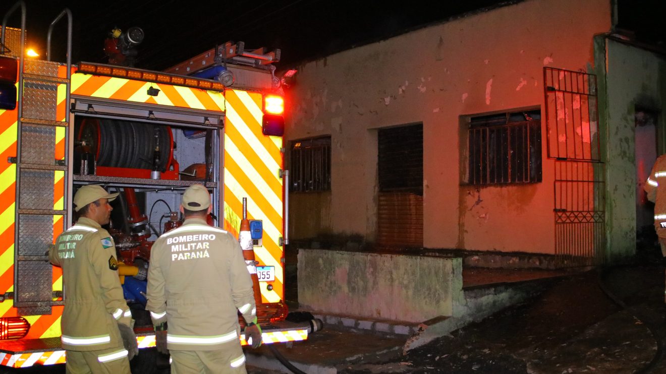 Homem embriagado causa incêndio na residência em bairro de Ponta Grossa Boca no Trombone Homem embriagado causa incêndio na residência em bairro de Ponta Grossa