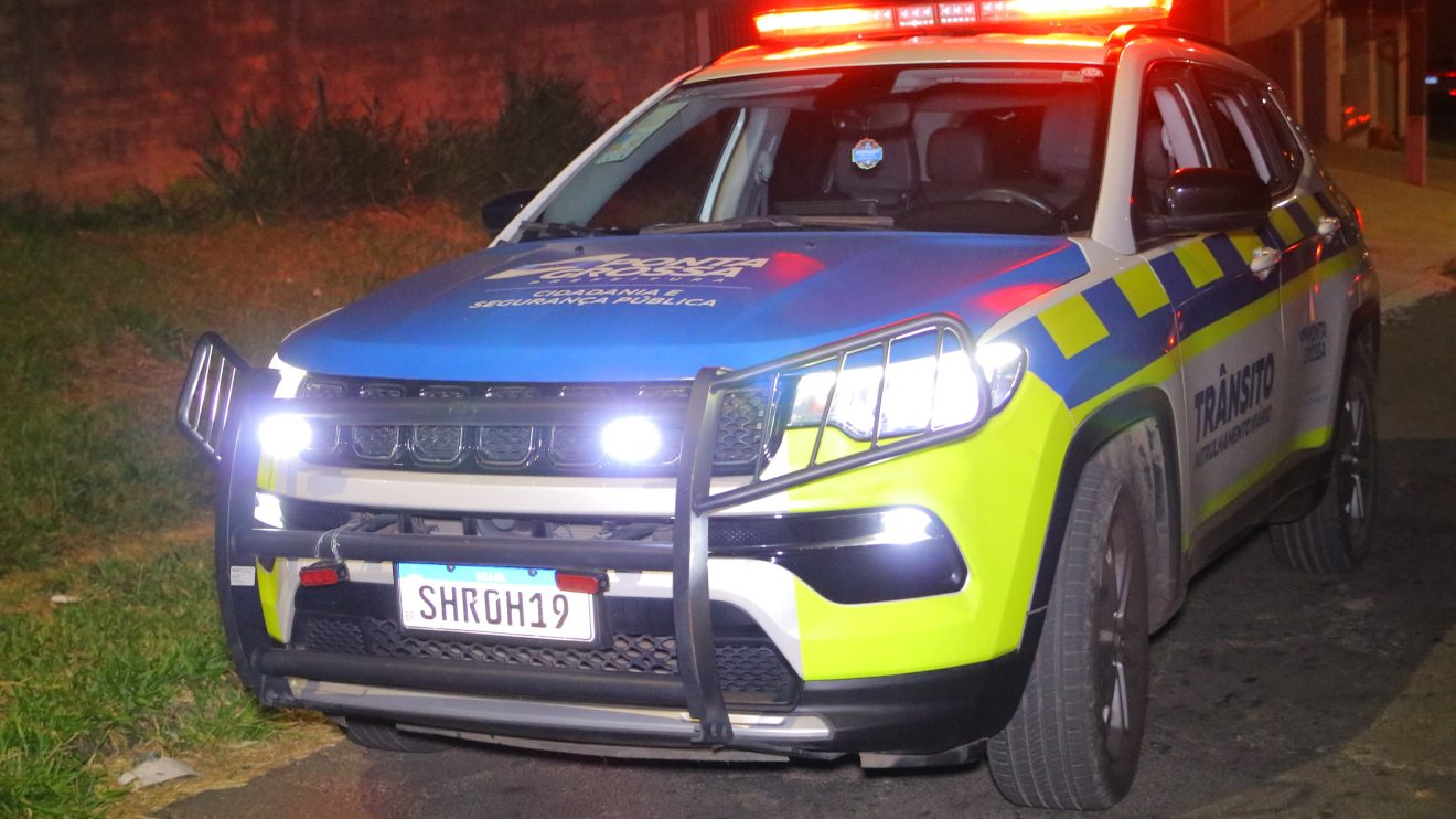 Carro bate em Portão de Escola Boca no Trombone Carro bate em Portão de Escola