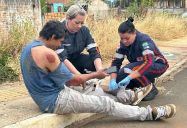 Colisão entre carro e moto deixa condutor ferido em Ponta Grossa Boca no Trombone Colisão entre carro e moto deixa condutor ferido em Ponta Grossa