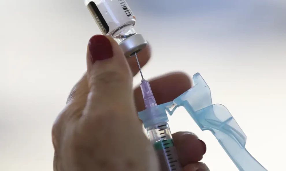 Pais poderão ser multados caso não vacinem os filhos contra Covid-19 Boca no Trombone Pais poderão ser multados caso não vacinem os filhos contra Covid-19