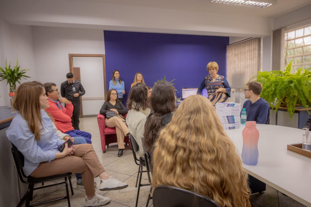 Além dos recém-formados, o Restec contempla 50 servidores públicos que participam da especialização para atualização profissional e obtenção do título de especialista em gestão pública Boca no Trombone Além dos recém-formados, o Restec contempla 50 servidores públicos que participam da especialização para atualização profissional e obtenção do título de especialista em gestão pública