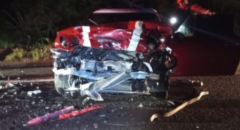 Colisão traseira envolvendo três veículos deixa vítima com ferimentos graves