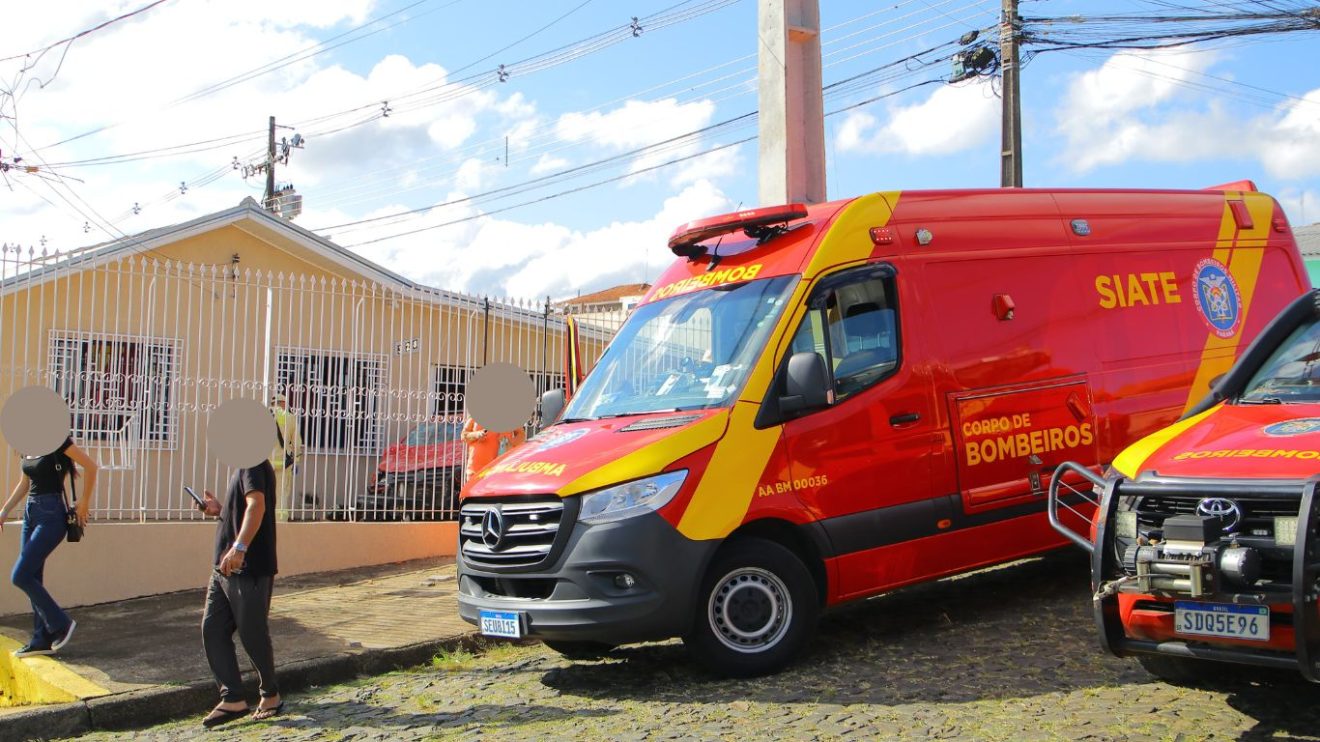 Condutor embriagado colide contra muro de residência 03 Boca no Trombone Condutor embriagado colide contra muro de residência 03