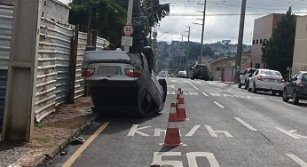 Colisão termina em tombamento de veículo na ‘Afonso Celso’