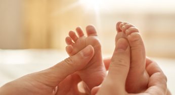Nasce o primeiro bebê de fertilizado com robô de IA