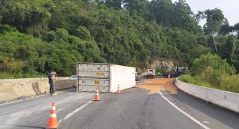 Tombamento bloqueia BR-376 em Tibagi; Uma faixa liberada