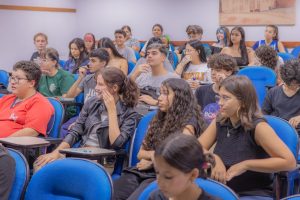 Projeto da universidade prepara jovens de baixa renda para o vestibular e reforça a formação de futuros professores Boca no Trombone Projeto da universidade prepara jovens de baixa renda para o vestibular e reforça a formação de futuros professores