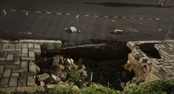 Cratera aberta há mais de 3 meses preocupa moradores do Jardim Carvalho