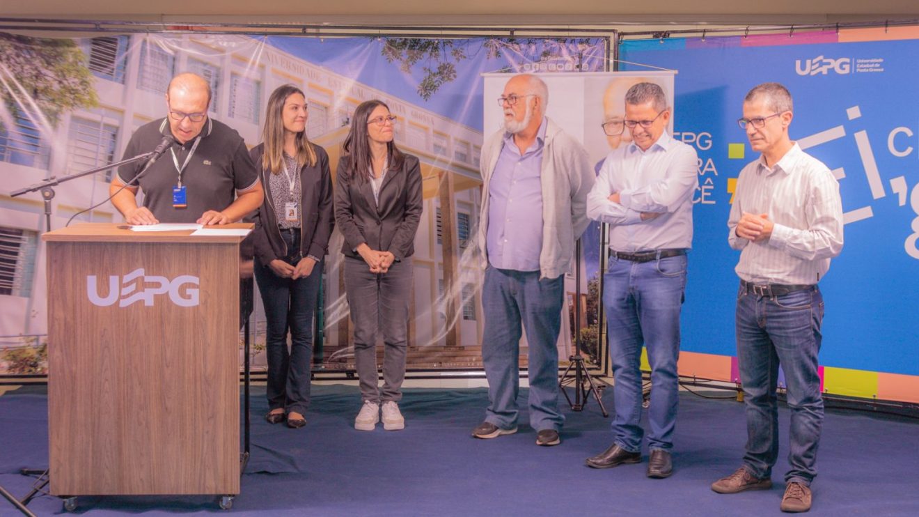 UEPG homenageia Gary Chagas, que se aposenta após meio século de dedicação Boca no Trombone UEPG homenageia Gary Chagas, que se aposenta após meio século de dedicação
