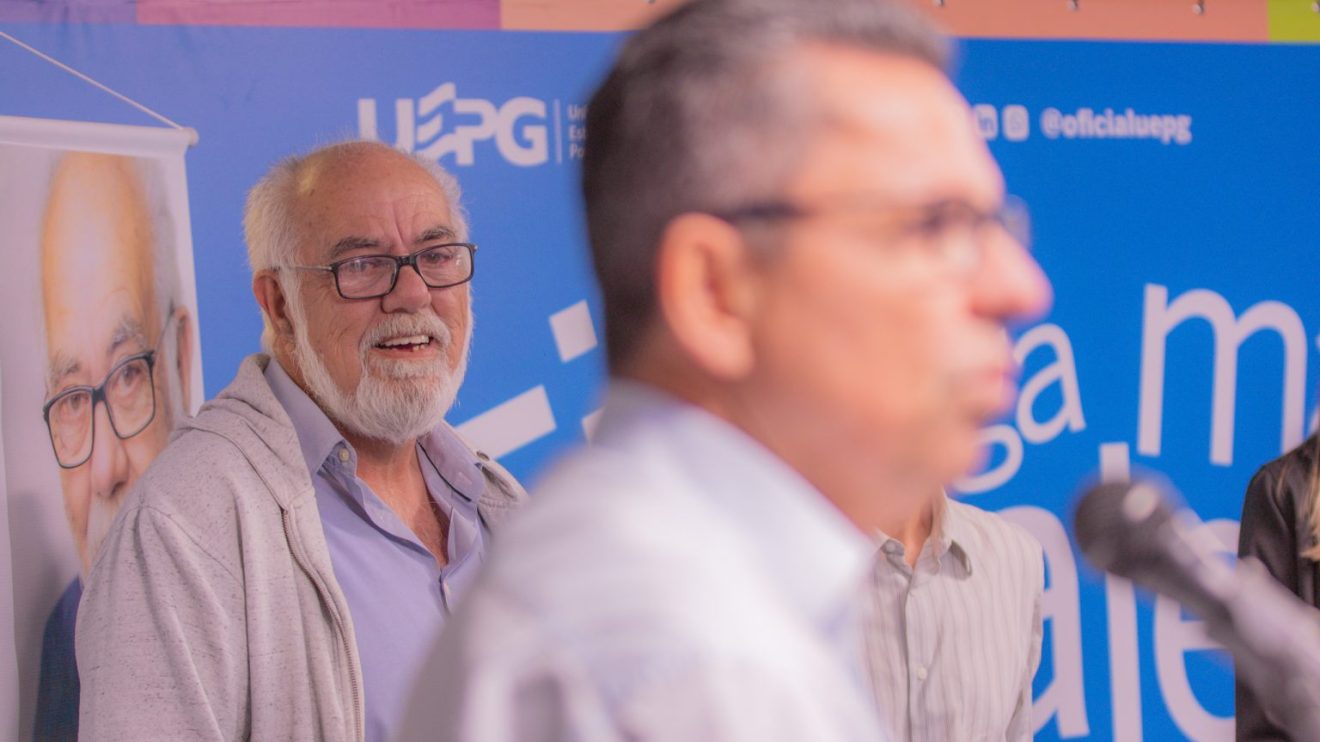 UEPG homenageia Gary Chagas, que se aposenta após meio século de dedicação Boca no Trombone UEPG homenageia Gary Chagas, que se aposenta após meio século de dedicação
