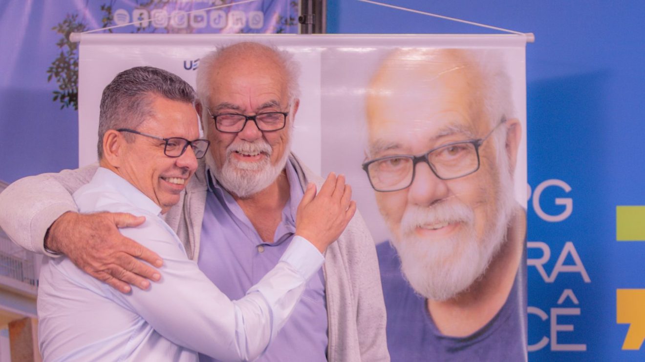 UEPG homenageia Gary Chagas, que se aposenta após meio século de dedicação Boca no Trombone UEPG homenageia Gary Chagas, que se aposenta após meio século de dedicação