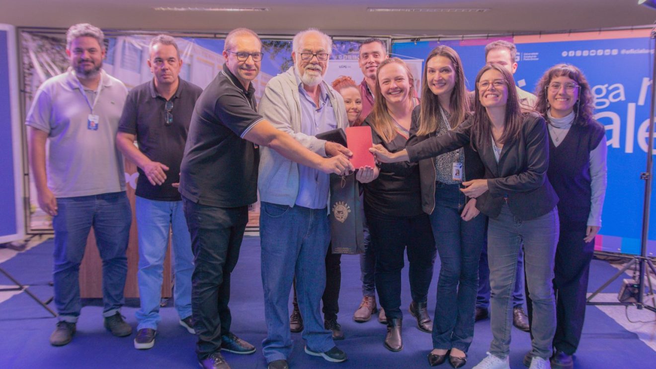 UEPG homenageia Gary Chagas, que se aposenta após meio século de dedicação Boca no Trombone UEPG homenageia Gary Chagas, que se aposenta após meio século de dedicação