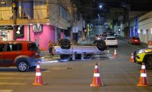Acidente entre Uno e caminhonete deixa menino de 9 anos ferido em Ponta Grossa