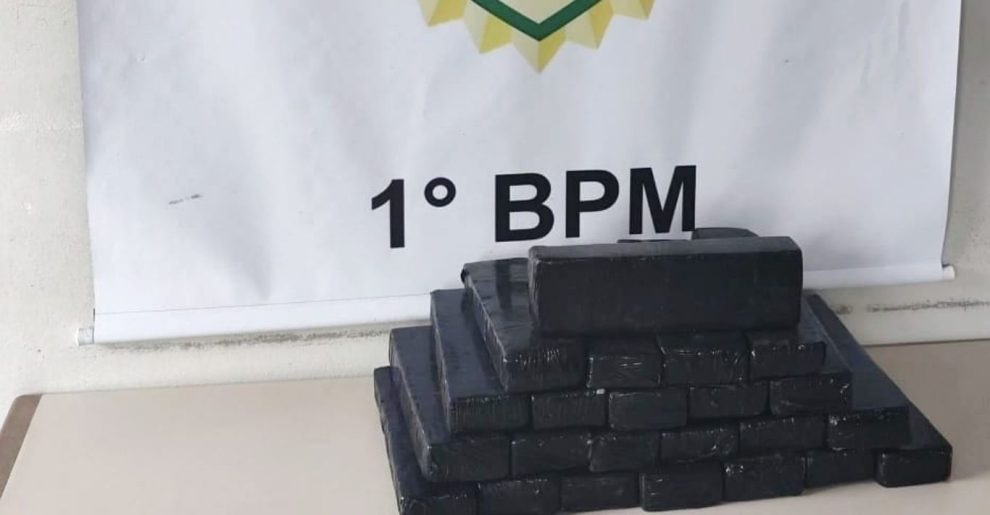 Polícia Militar apreende 15 kg de maconha e prende foragido na BR-373, em Ponta Grossa Boca no Trombone Polícia Militar apreende 15 kg de maconha e prende foragido na BR-373, em Ponta Grossa
