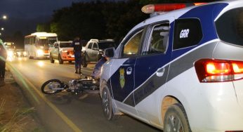 Motociclista fica ferido após ser fechado por carro em frente de condomínio em Ponta Grossa