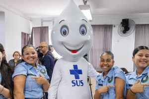 Paraná leva vacinação às escolas para reforçar proteção de 2,4 milhões de alunos Boca no Trombone Paraná leva vacinação às escolas para reforçar proteção de 2,4 milhões de alunos