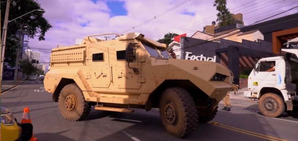 Paraná testa blindado militar tcheco e planeja compra de 12 veículos para reforçar segurança pública Boca no Trombone Paraná testa blindado militar tcheco e planeja compra de 12 veículos para reforçar segurança pública