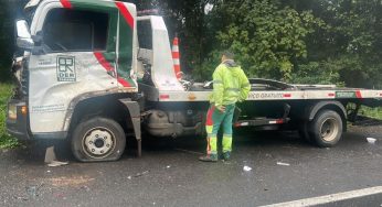 Caminhão guincho do DER é atingido por outro veículo na BR-376, em Tibagi