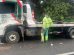 Caminhão guincho do DER é atingido por outro veículo na BR-376, em Tibagi