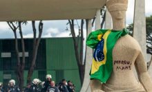 STF condena mulher que pichou estátua a 14 anos de prisão