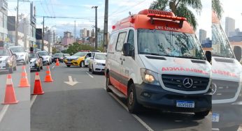 Acidente entre carro e moto deixa mulher ferida e complica trânsito em PG