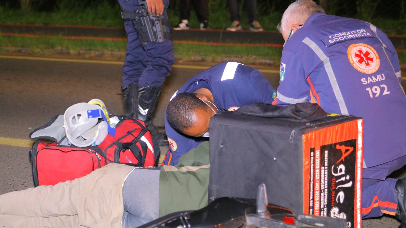 Motociclista fica ferido após ser fechado por carro que entrou em condomínio em Ponta Grossa Boca no Trombone Motociclista fica ferido após ser fechado por carro que entrou em condomínio em Ponta Grossa