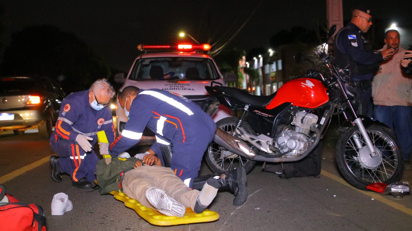 Motociclista fica ferido após ser fechado por carro que entrou em condomínio em Ponta Grossa Boca no Trombone Motociclista fica ferido após ser fechado por carro que entrou em condomínio em Ponta Grossa