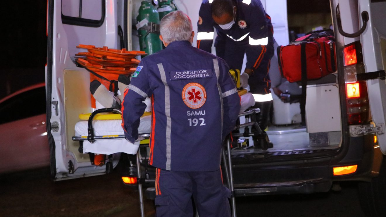 Motociclista fica ferido após ser fechado por carro que entrou em condomínio em Ponta Grossa Boca no Trombone Motociclista fica ferido após ser fechado por carro que entrou em condomínio em Ponta Grossa