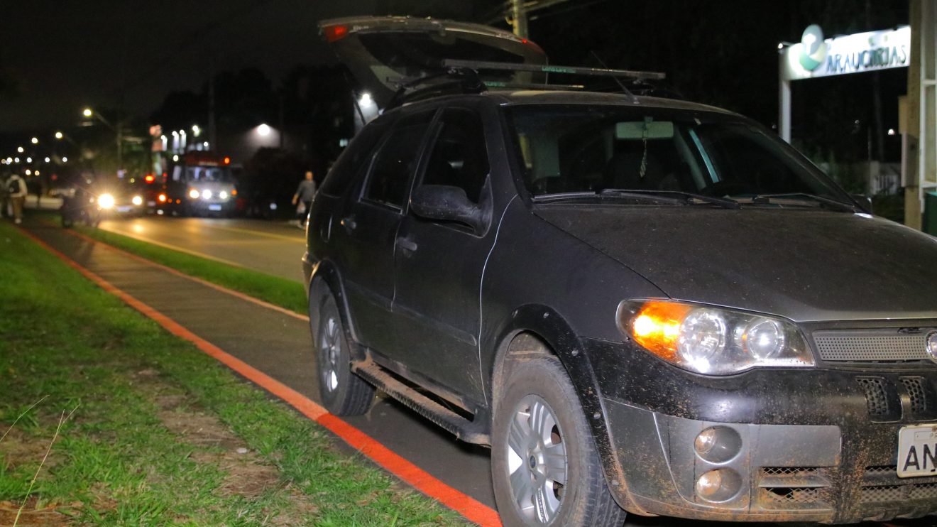 Motociclista fica ferido após ser fechado por carro que entrou em condomínio em Ponta Grossa Boca no Trombone Motociclista fica ferido após ser fechado por carro que entrou em condomínio em Ponta Grossa