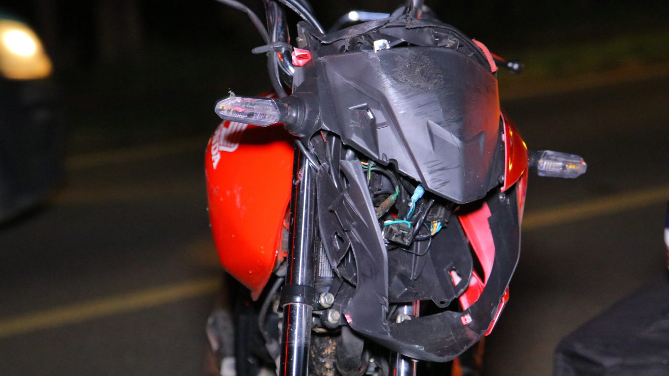 Motociclista fica ferido após ser fechado por carro que entrou em condomínio em Ponta Grossa Boca no Trombone Motociclista fica ferido após ser fechado por carro que entrou em condomínio em Ponta Grossa