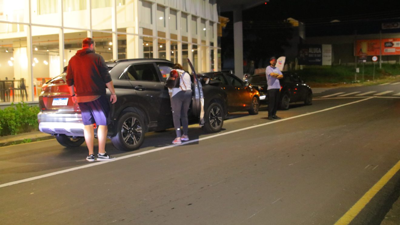 Engavetamento com três veículos mobiliza socorristas em Ponta Grossa Boca no Trombone Engavetamento com três veículos mobiliza socorristas em Ponta Grossa