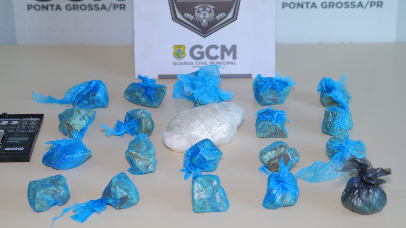 Suspeito corre ao ver viatura da GCM e é capturado com droga pronta para venda em PG Boca no Trombone Suspeito corre ao ver viatura da GCM e é capturado com droga pronta para venda em PG
