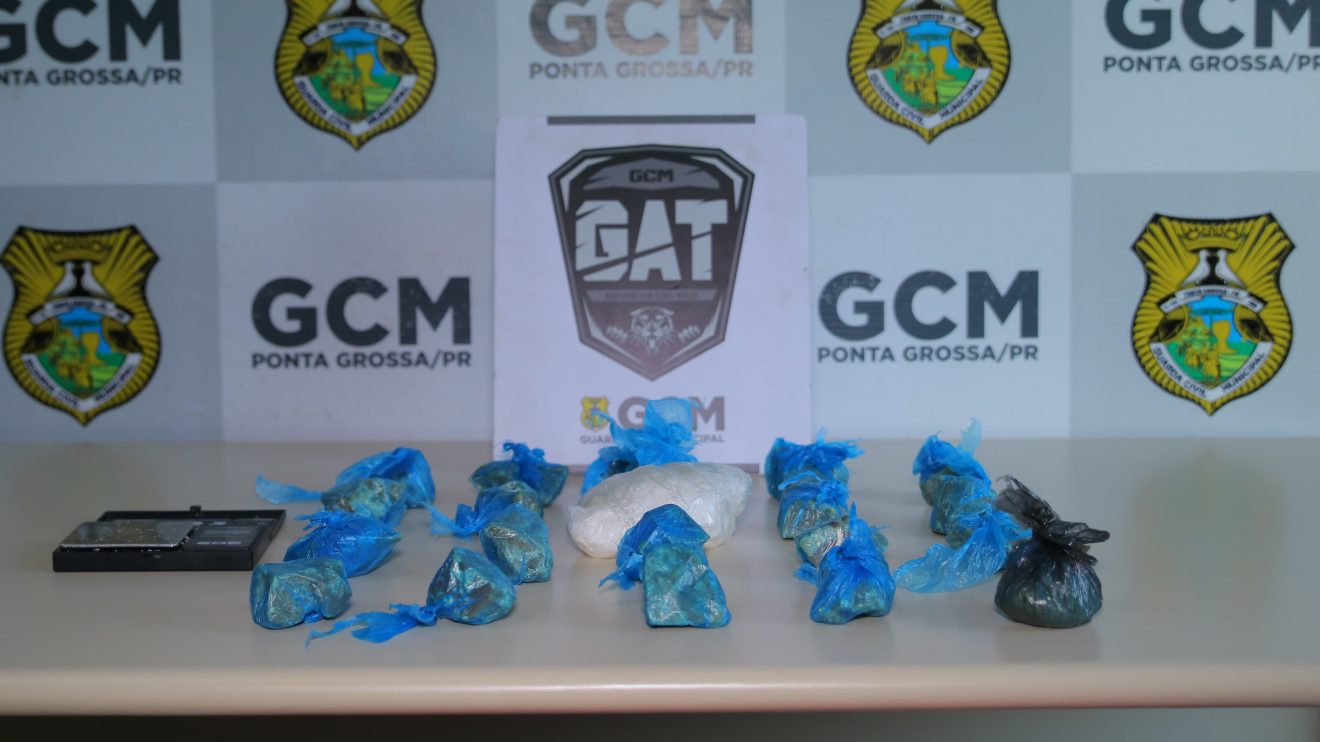 Suspeito corre ao ver viatura da GCM e é capturado com droga pronta para venda em PG Boca no Trombone Suspeito corre ao ver viatura da GCM e é capturado com droga pronta para venda em PG