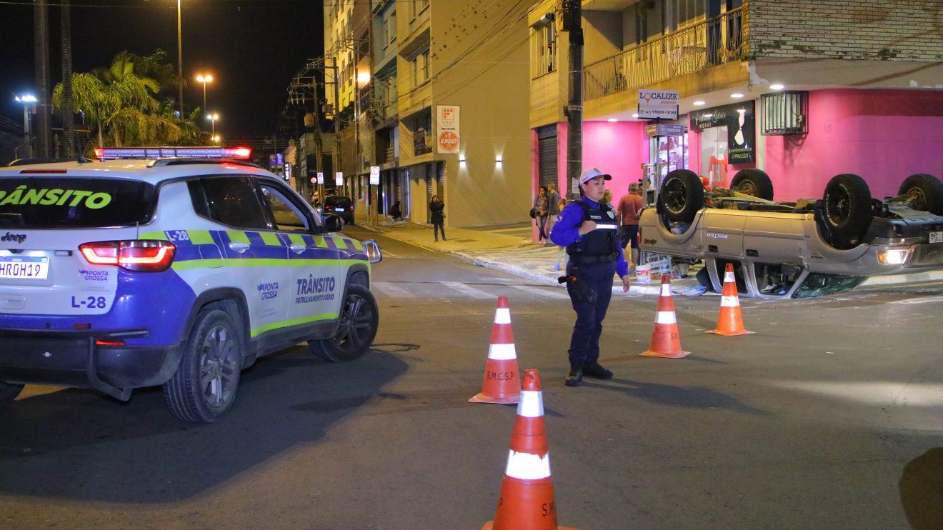 Acidente entre Uno e caminhonete deixa menino de 9 anos ferido em Ponta Grossa Boca no Trombone Acidente entre Uno e caminhonete deixa menino de 9 anos ferido em Ponta Grossa