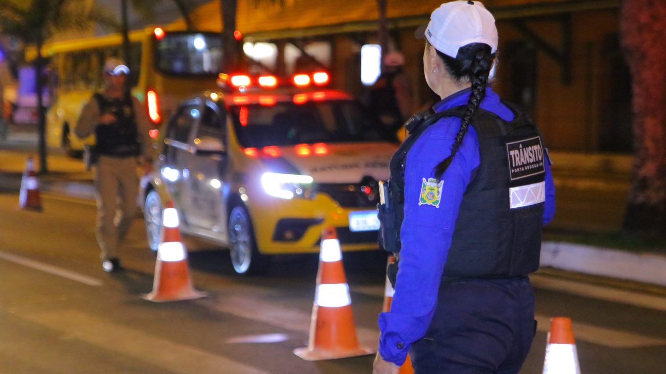 Acidente entre Uno e caminhonete deixa menino de 9 anos ferido em Ponta Grossa Boca no Trombone Acidente entre Uno e caminhonete deixa menino de 9 anos ferido em Ponta Grossa