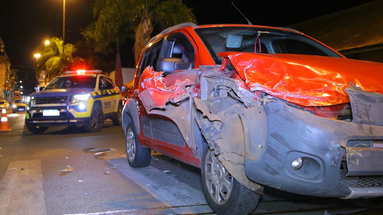 Acidente entre Uno e caminhonete deixa menino de 9 anos ferido em Ponta Grossa Boca no Trombone Acidente entre Uno e caminhonete deixa menino de 9 anos ferido em Ponta Grossa