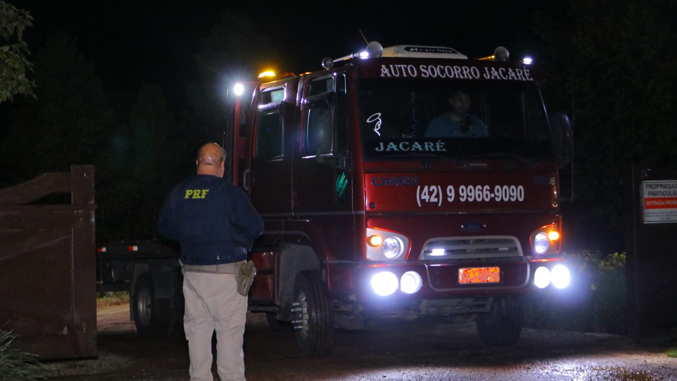 Motorista capota carro na BR-376 em Ponta Grossa e é levado à UPA Boca no Trombone Motorista capota carro na BR-376 em Ponta Grossa e é levado à UPA