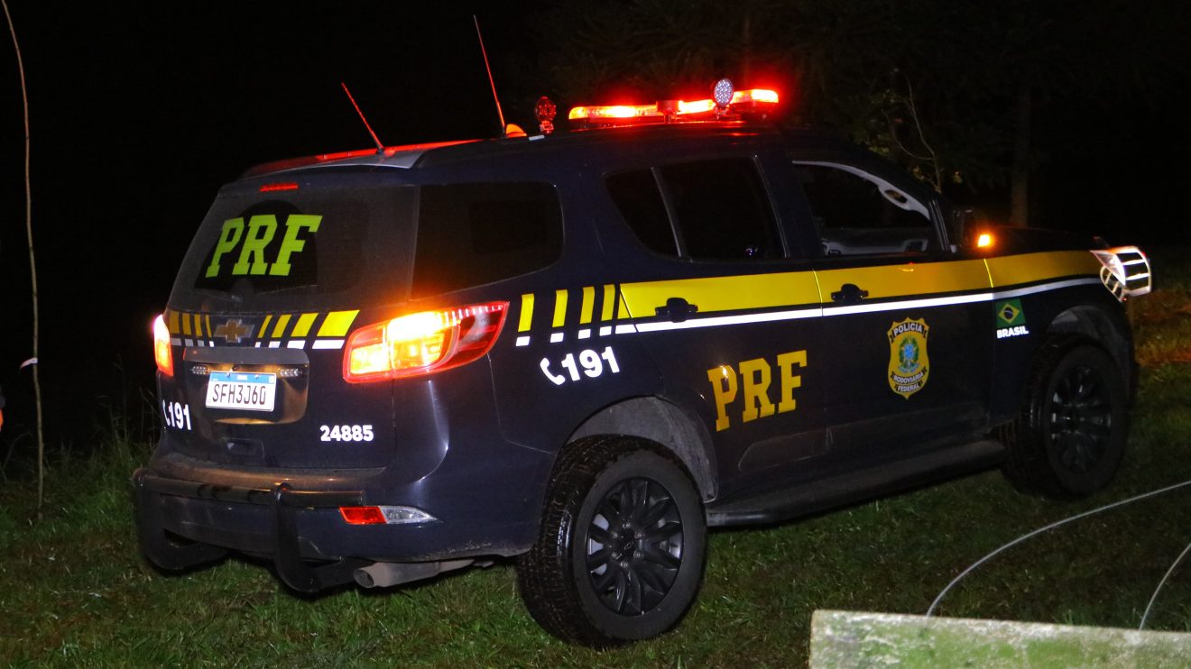 Motorista capota carro na BR-376 em Ponta Grossa e é levado à UPA Boca no Trombone Motorista capota carro na BR-376 em Ponta Grossa e é levado à UPA