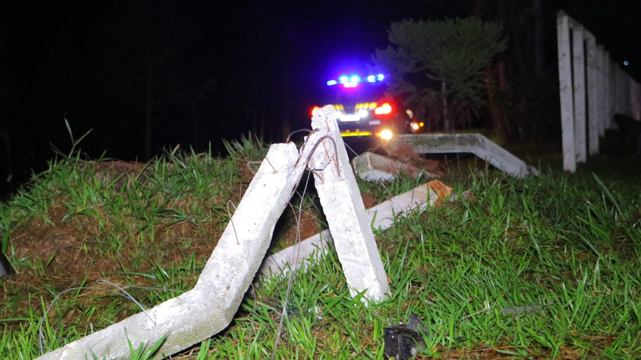 Motorista capota carro na BR-376 em Ponta Grossa e é levado à UPA Boca no Trombone Motorista capota carro na BR-376 em Ponta Grossa e é levado à UPA