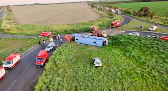 Grave acidente de ônibus deixa ao menos 10 mortos em rodovia de Minas Gerais