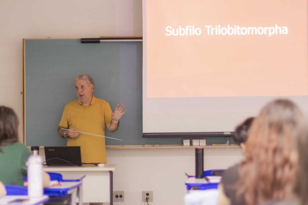 Oportunidade é voltada a graduados que desejam vivência na docência universitária Boca no Trombone Oportunidade é voltada a graduados que desejam vivência na docência universitária